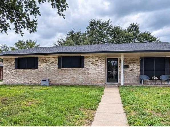 225 S Pasadena Dr, Kingsville, TX 78363