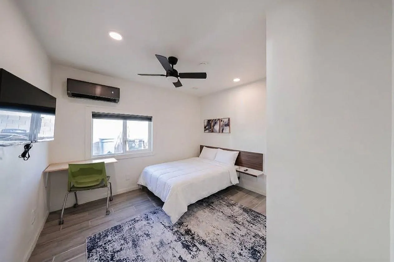 4 bed, 3.0 bath, 1350 sqft, $888 — Photo 1