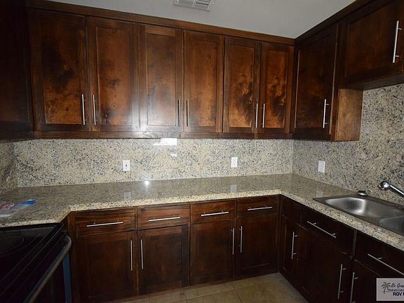 2nd image of 3483 Queensway Dr