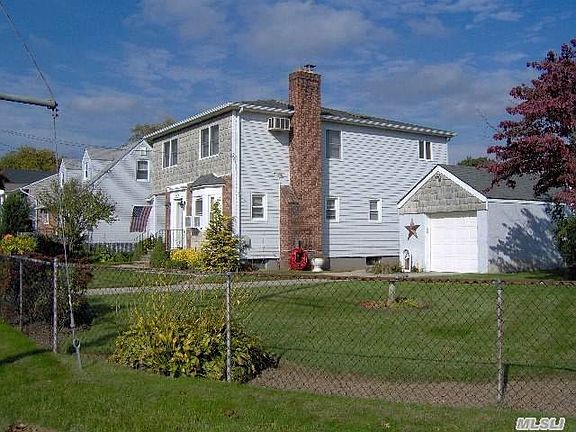 4th image of 276 Tennis Ct