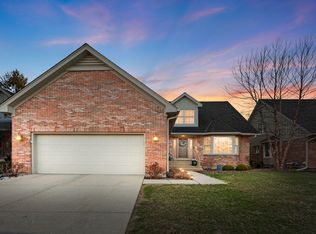 925 Wedgewood Dr, Crystal Lake, IL 60014