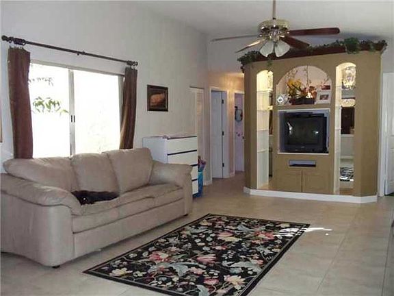 4th image of 163 NW 39th Way