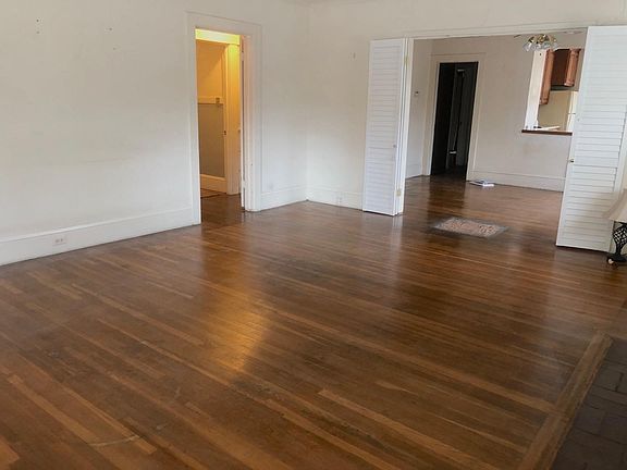 5th image of 51 E Noble St