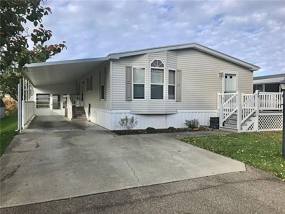 3rd image of 20 Hillcrest Cir