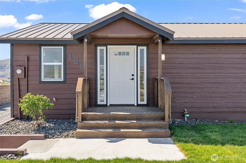 3rd image of 106 SW Yucca Place