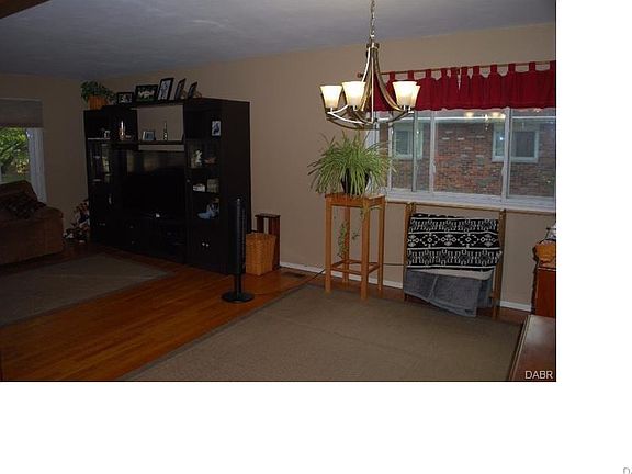 3rd image of 807 Crestmont Dr