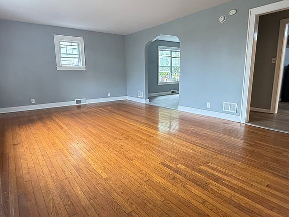 2nd image of 154 Harwood Ave
