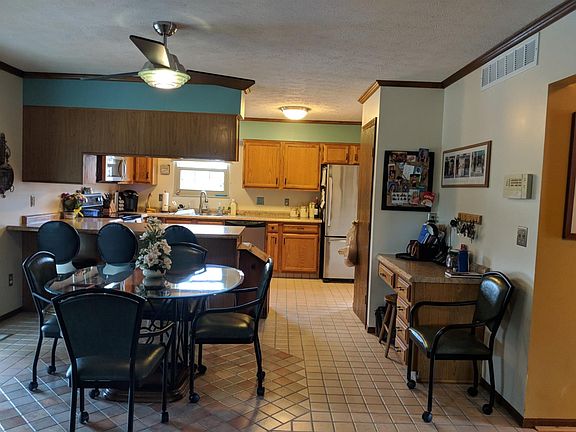 3rd image of 225 Country Trace Dr
