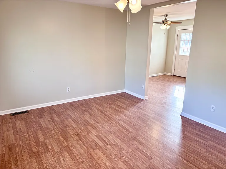 65 Jackson Ave — Photo 12