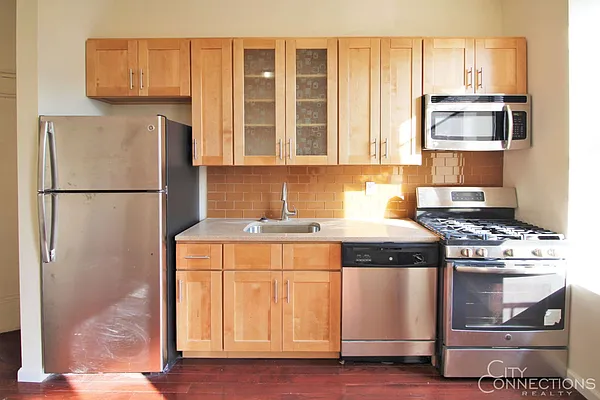 Rented by City Connections Realty | media 2