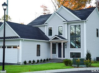 95 Oronoque Hills Rd, Stratford, CT 06614