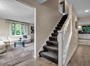 8 Bluebird Ln, Amherst, NY 14228