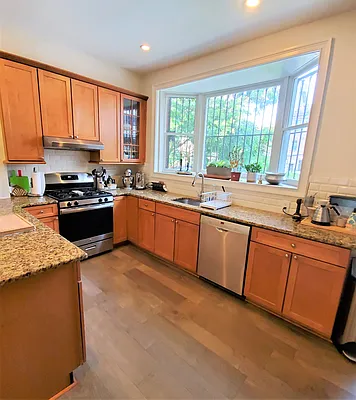 Rented by Amicourt LLC | media 23