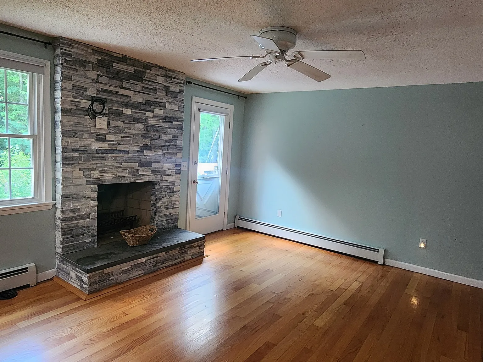 3 bed, 2.5 bath, 1860 sqft, $3,500 — Photo 3