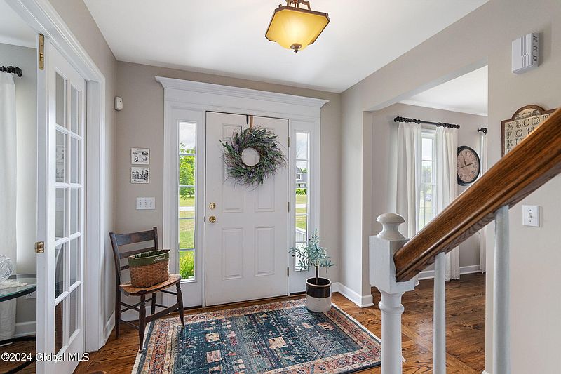 3rd image of 6 Kelly Meadow Road