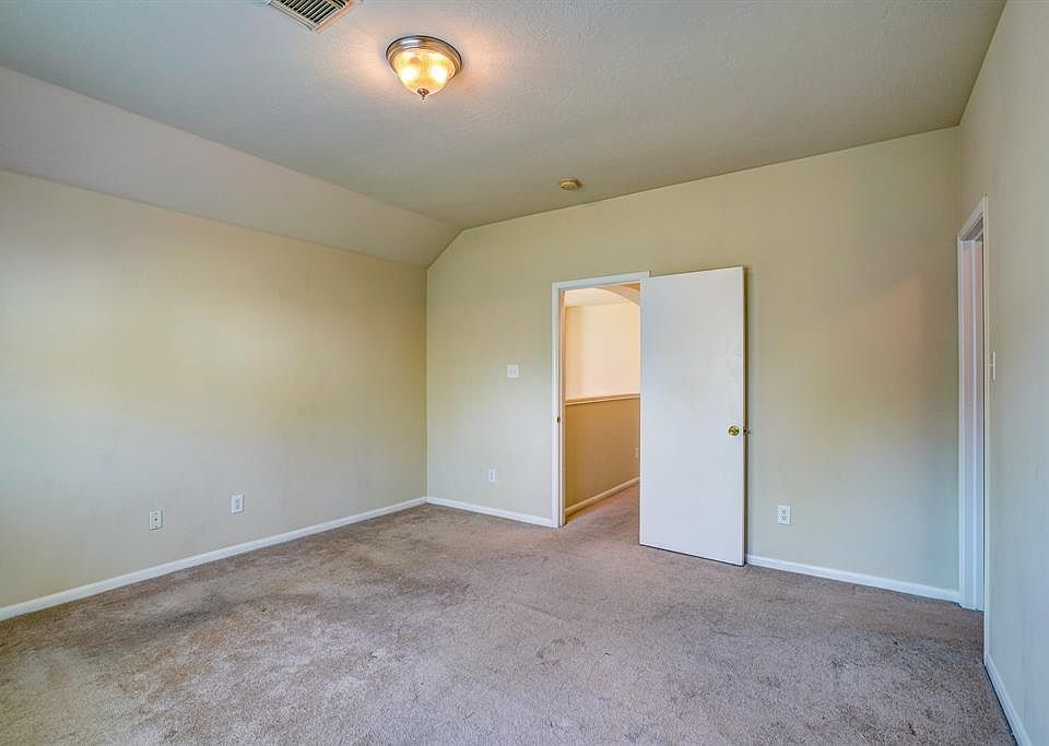 1st image of 21611 Woodoak Ct