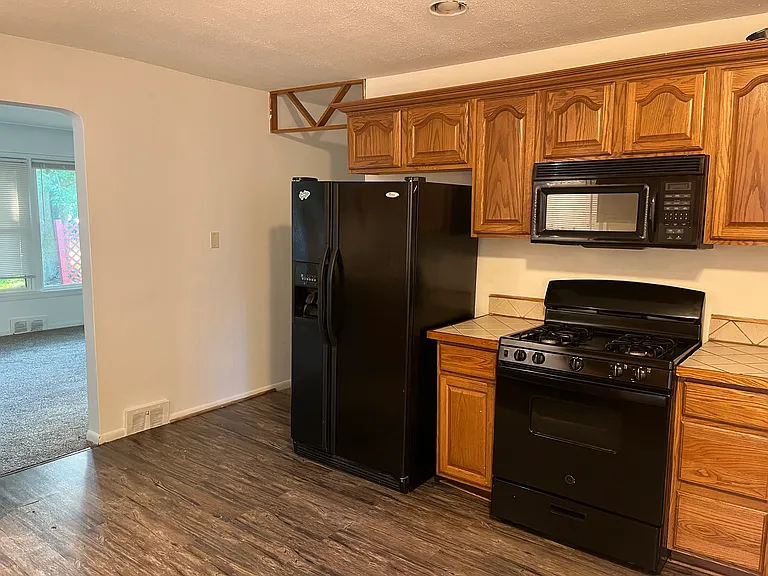 16333 Hollywood St — Photo 5