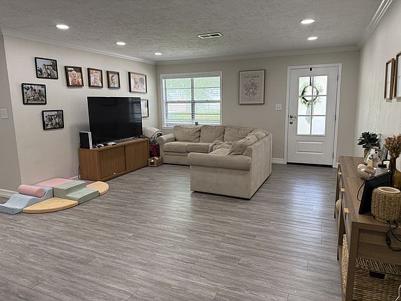 3rd image of 17850 Nonie Ln