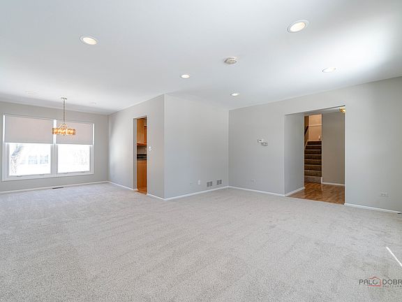 5th image of 1380 Larchmont Dr