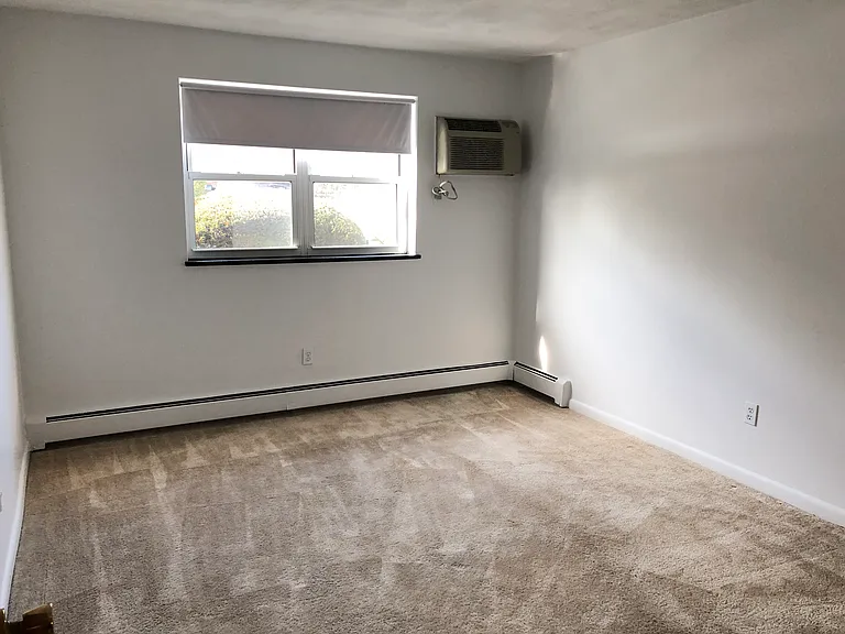 Lexington St Apartments — Photo 54