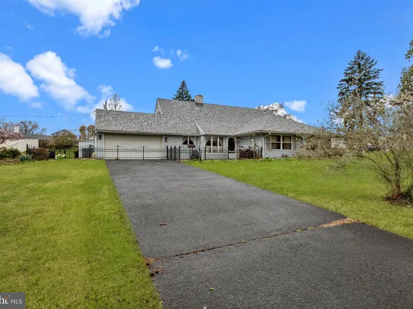 66 Sweetgum Rd, Levittown, PA 19056