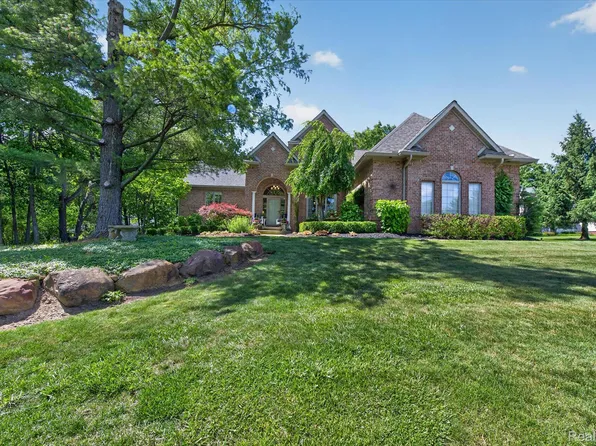 161 Abby Brook Ln, Howell, MI 48843