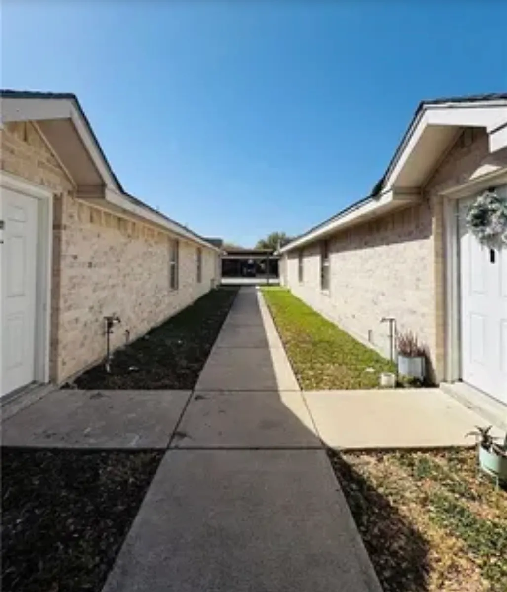 Building Photo - 2208 W Candlelight Ln
