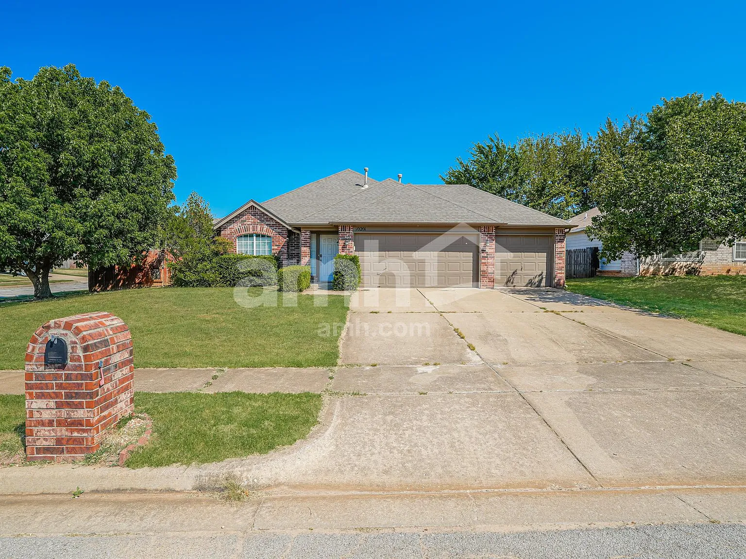 3 bed, 2.0 bath, 1862 sqft, $2,155 — Photo 1