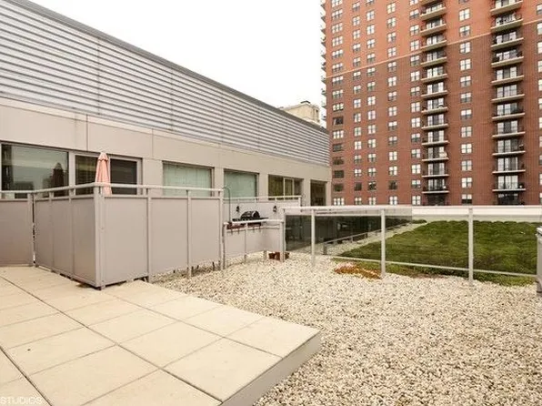 1 E 8th St #1014, Chicago, IL 60605