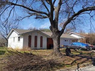 6612 Robindale Rd, Forest Hill, TX 76140