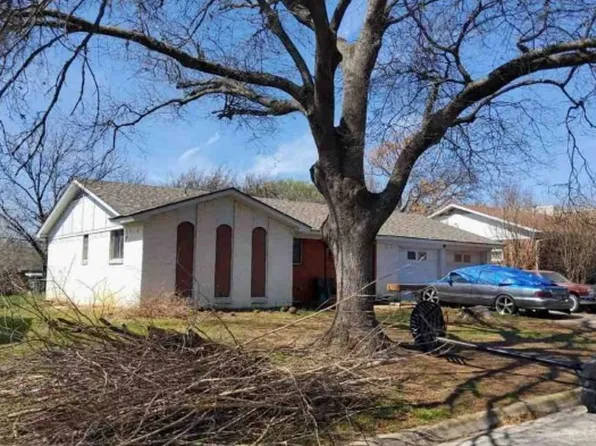 6612 Robindale Rd, Forest Hill, TX 76140