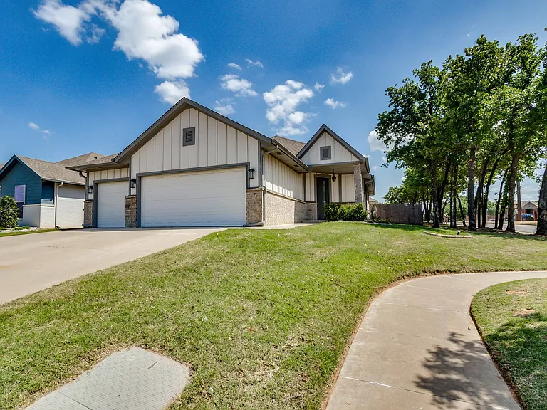 2200 Alta Vista Ln — Photo 3