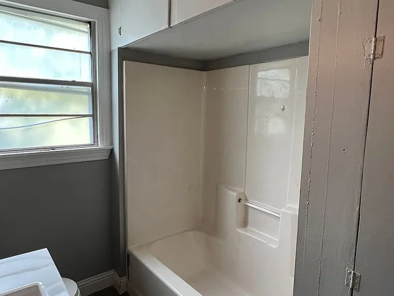 231 E Wyandotte St — Photo 8