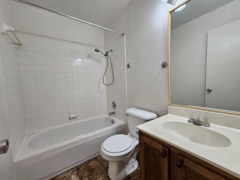 5101 Glennwood Dr — Photo 10
