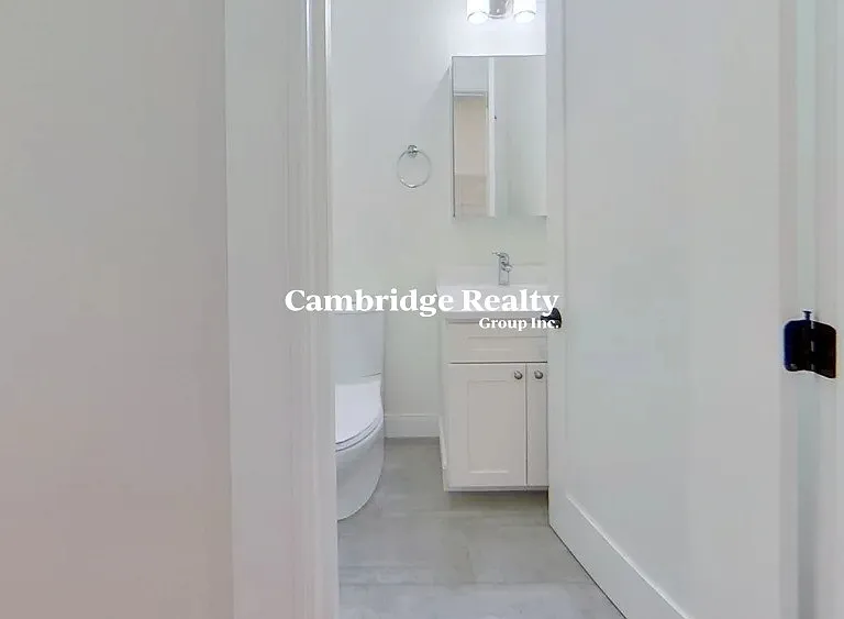 79 Linden St #2T — Photo 6