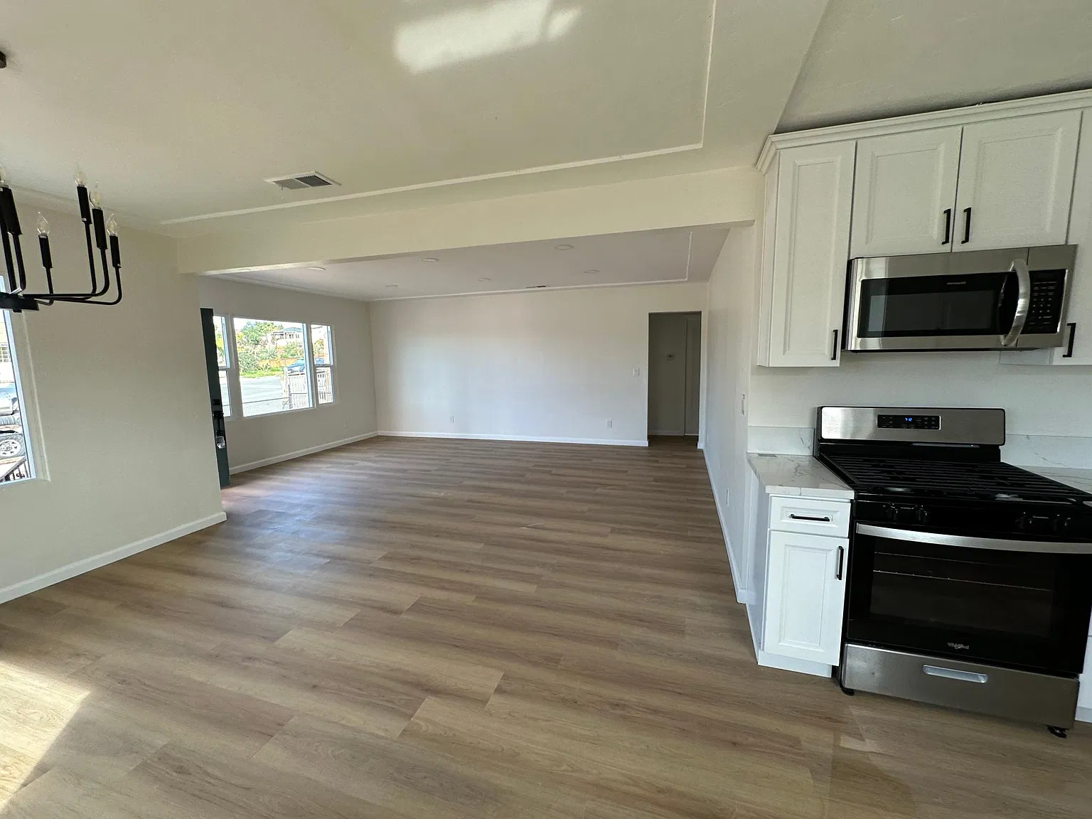 3 bed, 1500 sqft, $3,700 — Photo 2