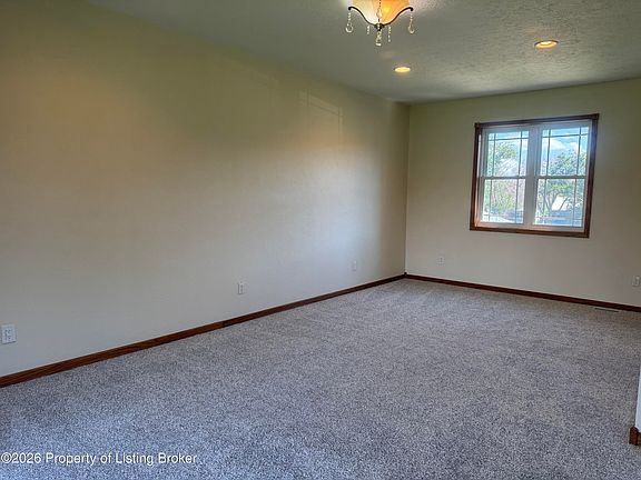 3rd image of 304 6th Ave NW