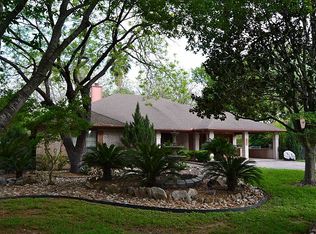 522 Woodlake Dr, Mc Queeney, TX 78123
