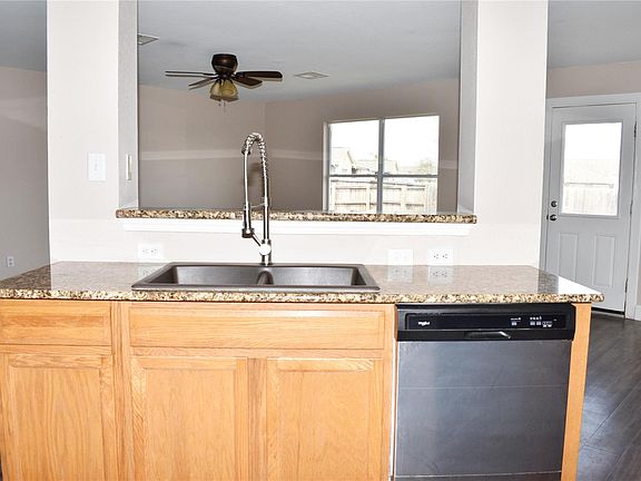 5th image of 804 Lavaca Loop