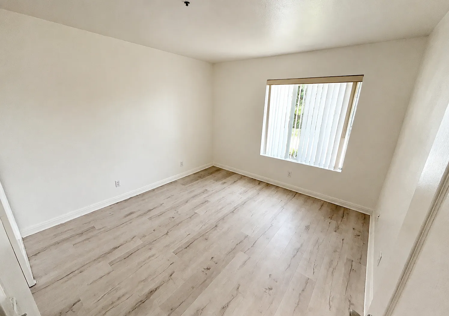 2 bed, 750 sqft, $2,050 — Photo 4