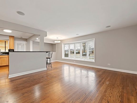 4th image of 8315 Trumbull Ave