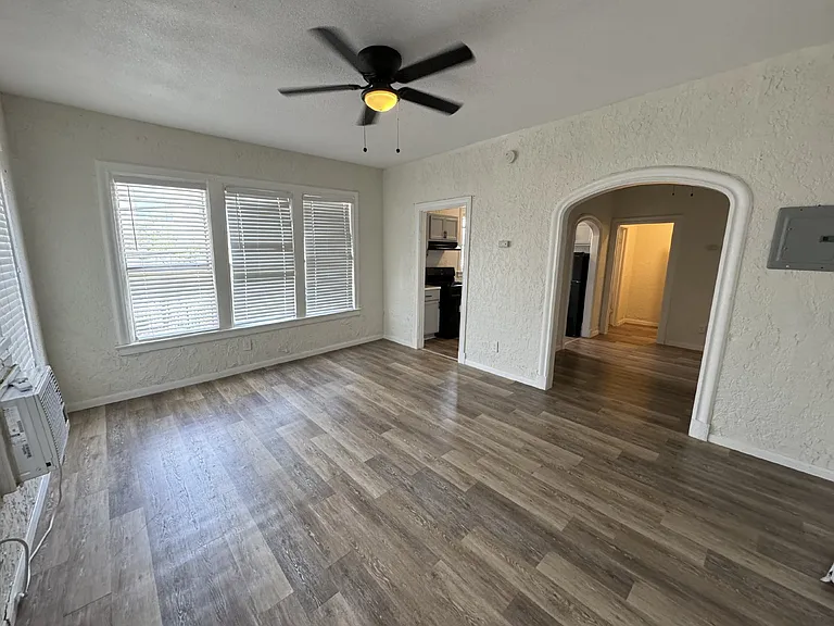 1625 McCullough Ave #7 — Photo 1