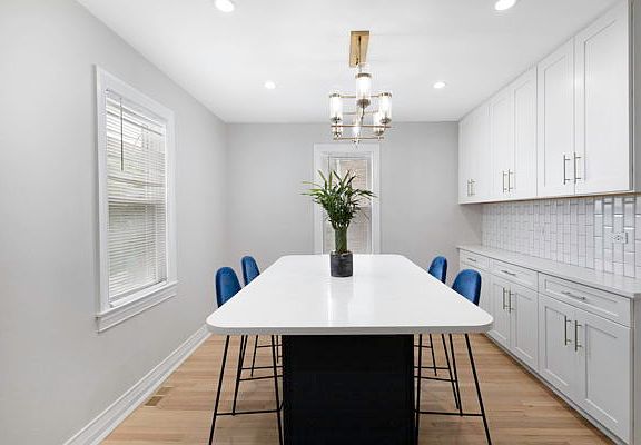5th image of 2623 Rhodes Ave
