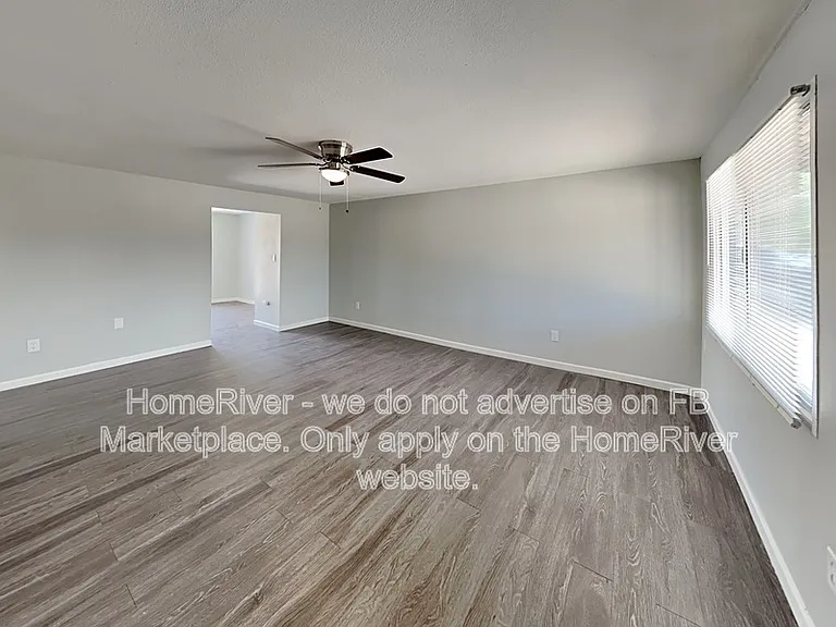 1801 N 63rd Dr — Photo 3