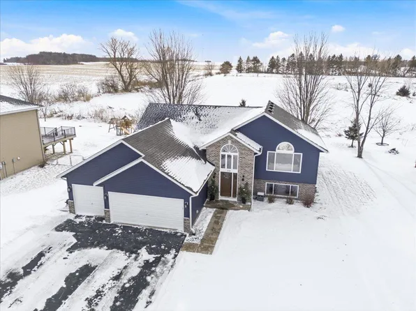 230 Pintail Dr, Hammond, WI 54015