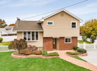 2625 Diane Ct, East Meadow, NY 11554