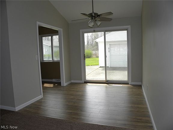 3rd image of 4124 Holl Ave