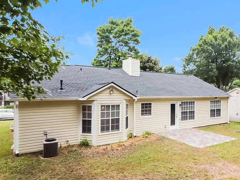 4961 Hampstead Ln — Photo 16