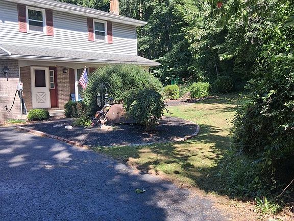 2nd image of 1005 Mill Hill Rd