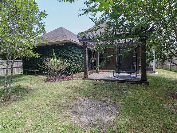 4th image of 14097 Fox Hill Dr